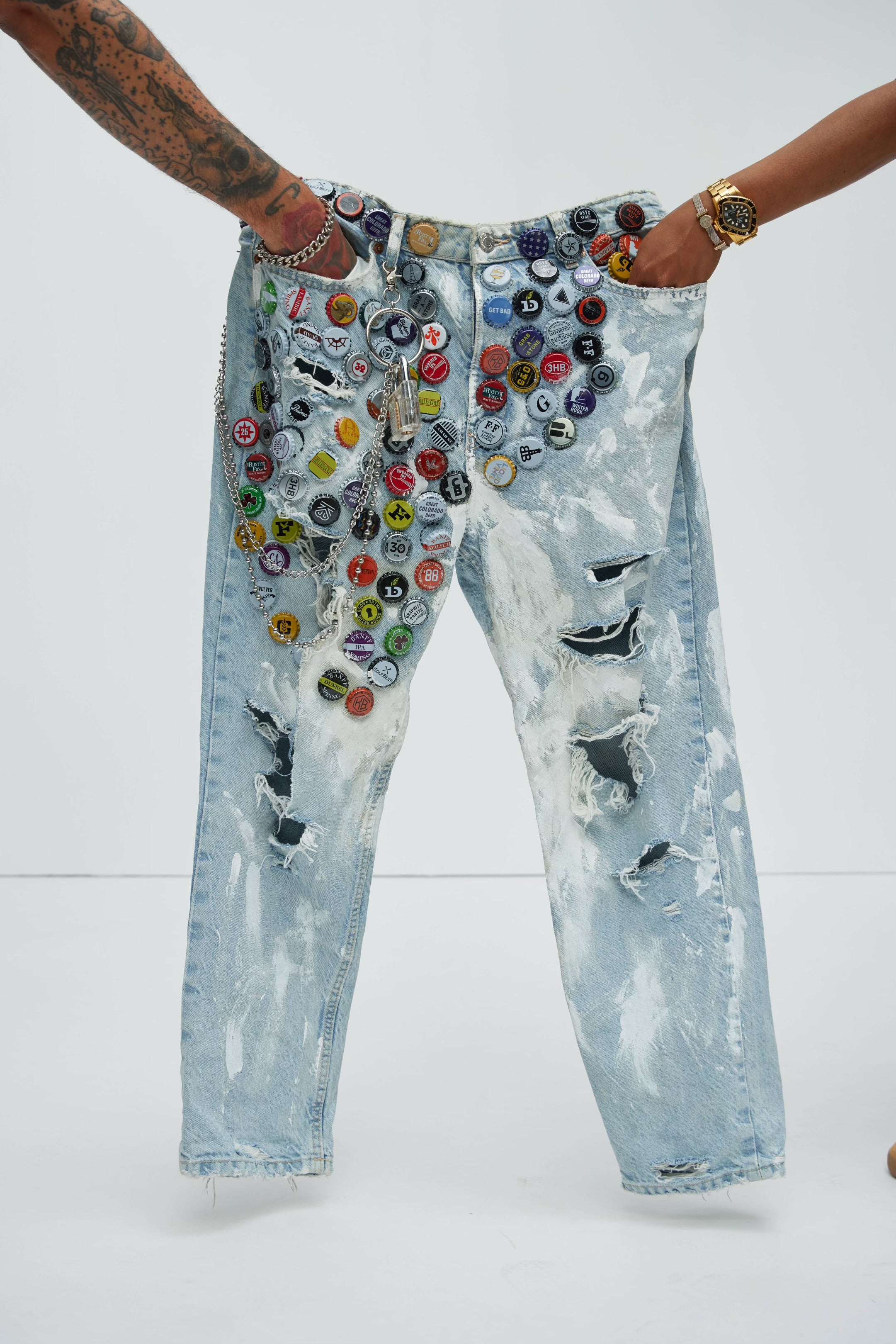 メンズ YADcrew Bottle cap badge jeans